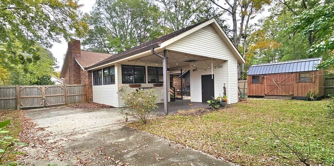 Building Photo - Charming & Spacious 3-Bed, 2-Bath Home in ...