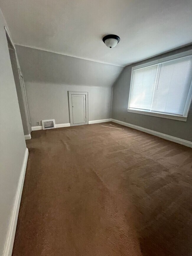 Building Photo - 3 bedroom house