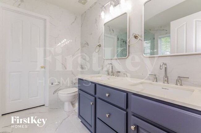 Building Photo - 9320 Longstone Ln