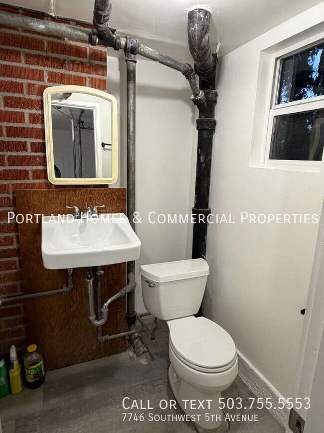 Building Photo - 7746 SW 5th Ave.