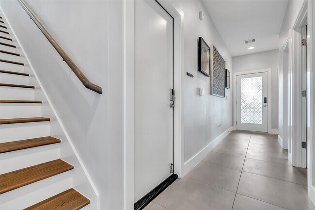 Building Photo - 5021 Nichols St