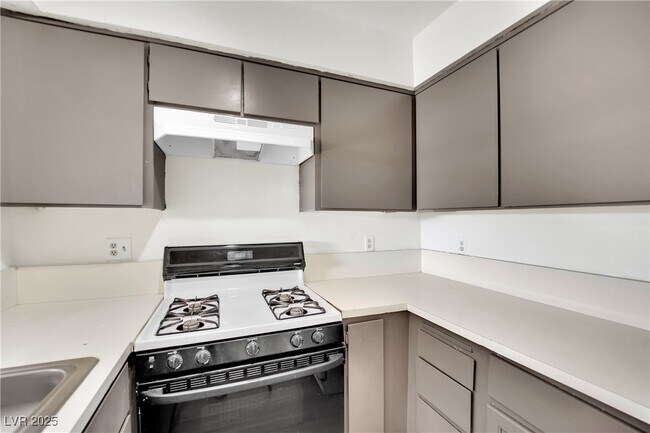 Building Photo - 1417 Hialeah Dr