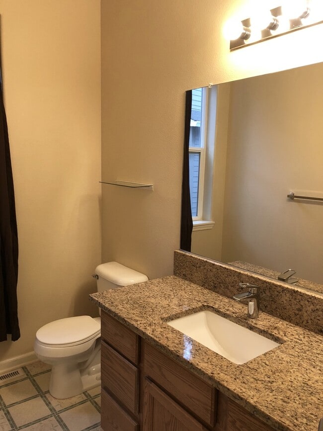 Building Photo - Beautiful 3 Bed + Bonus Room, 2.5 Bath Home!