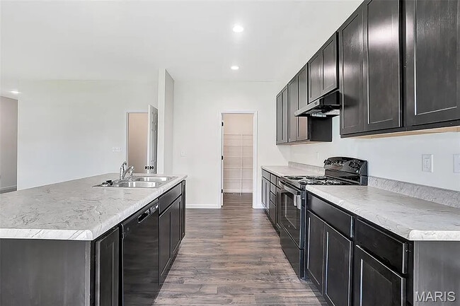 Building Photo - 810 Colony Rdg Ct