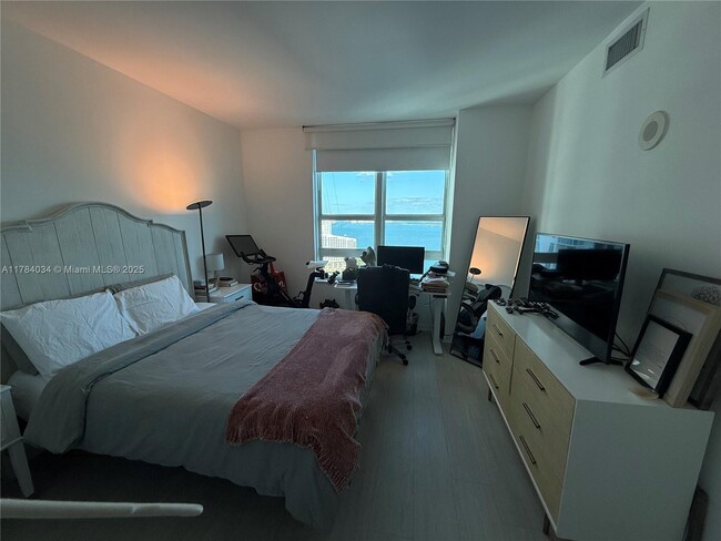 Building Photo - 951 Brickell Ave