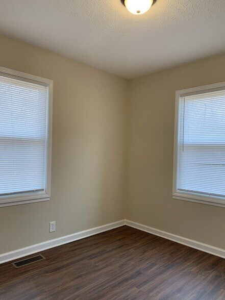 Building Photo - 3-Bedroom Woodlawn Retreat with Gleaming Hardwoods & Spacious Layout!