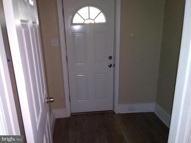 Primary Photo - 102 W Broad St