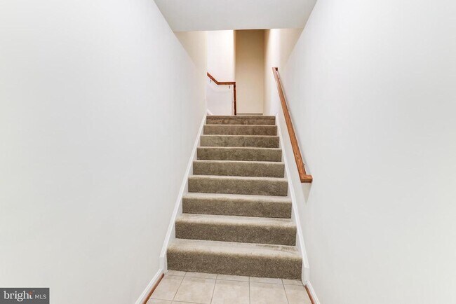 Building Photo - 42639 Chisholm Dr