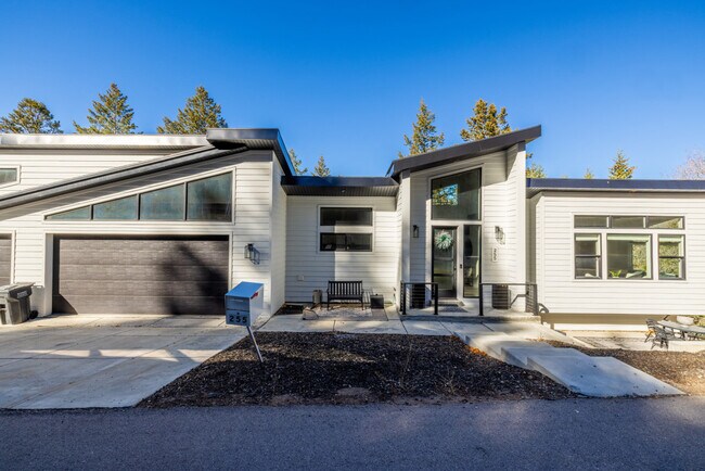 Building Photo - 255 Matterhorn Dr