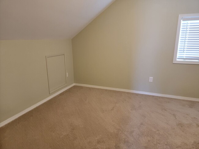 Building Photo - Cozy 1 bedroom 1 bath newly remodeled apar...