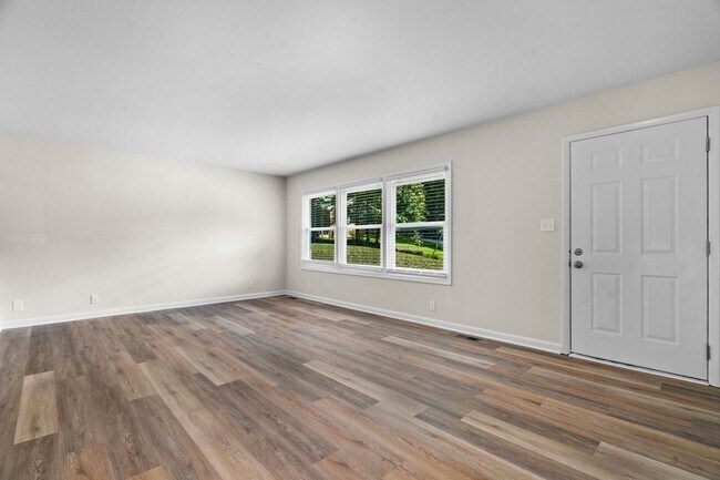 Building Photo - Gorgeous 3 Bedroom, 2 Bath Split-level home in Brentwood - High-end Renovation, Pet Friendly!