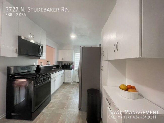 Building Photo - 3727 N Studebaker Rd