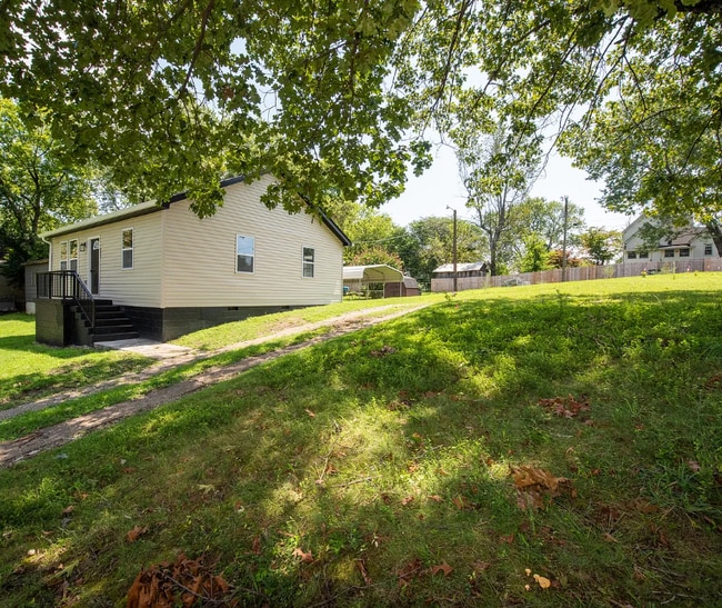 Building Photo - 830 Vermont Ave