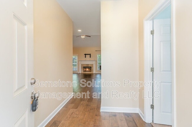 Building Photo - 1046 Aenon Cir