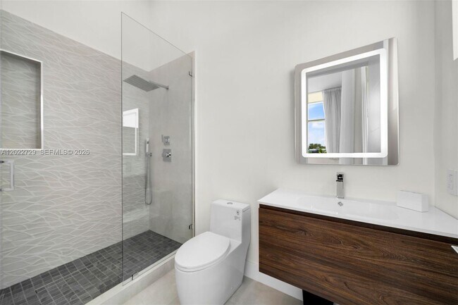 Building Photo - West 47th Street, Miami Beach, FL 33140 - 5 BR 5 BA single-family home