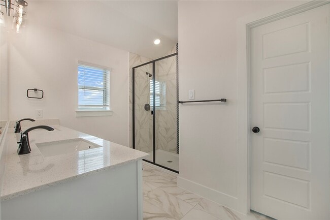 Building Photo - 4413 Cave Spgs St