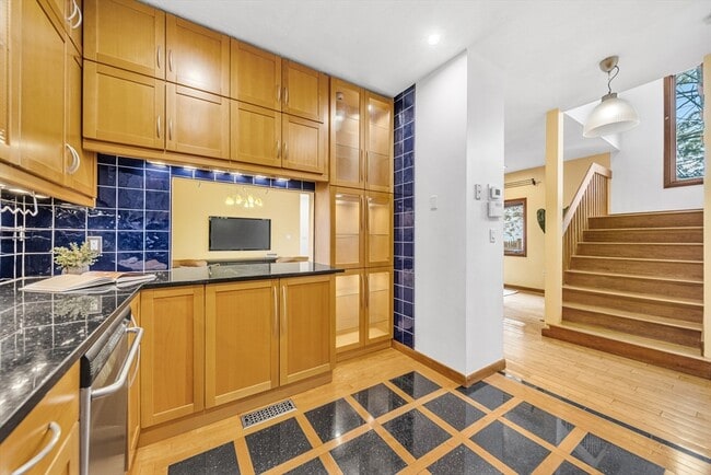 Building Photo - 16 Carthay Cir