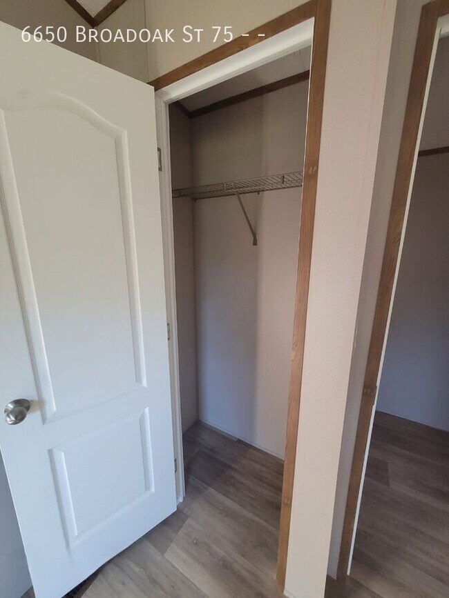 Building Photo - 6650 Broadoak St