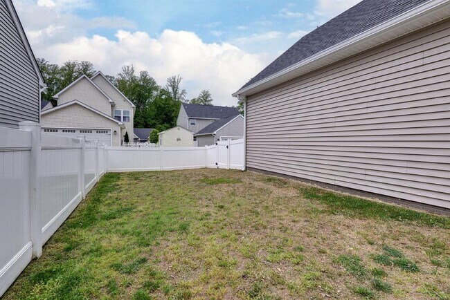 Building Photo - 6122 Pricket Rd