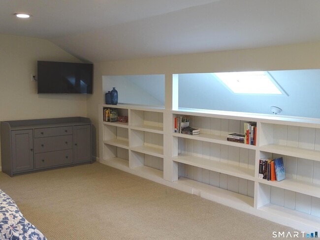 Building Photo - 81 Church St