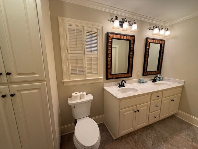 Building Photo - 1118 Laurel Ln NW