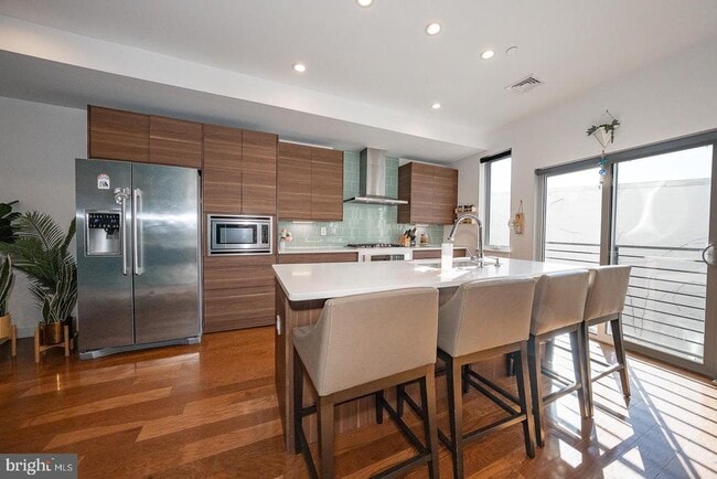 Building Photo - 1326 N Mascher St