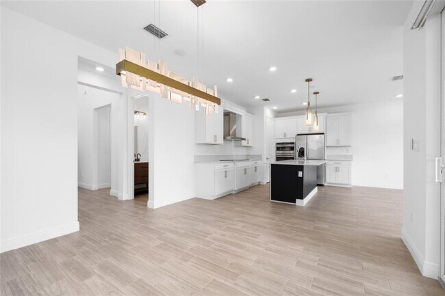 Building Photo - 4048 Veleiros Ave