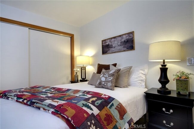 Building Photo - 430 E Country Club Blvd