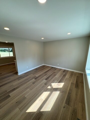 Building Photo - 353 Meadow Dr