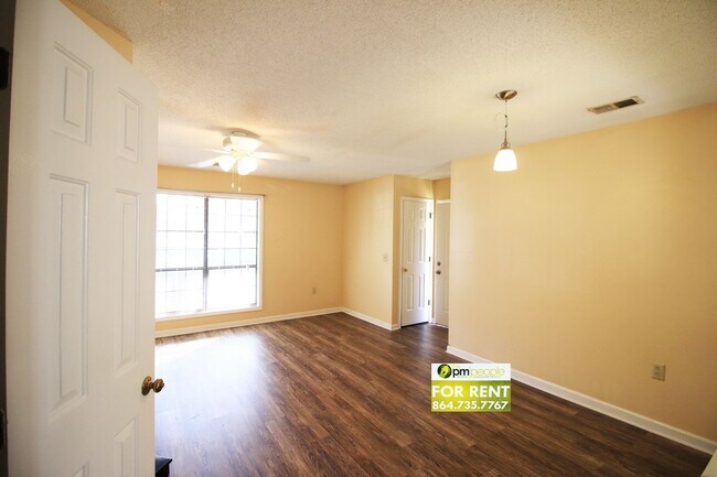 Building Photo - Convenient location