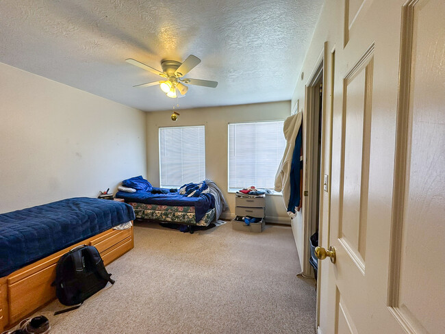 Building Photo - 565 N 300 E