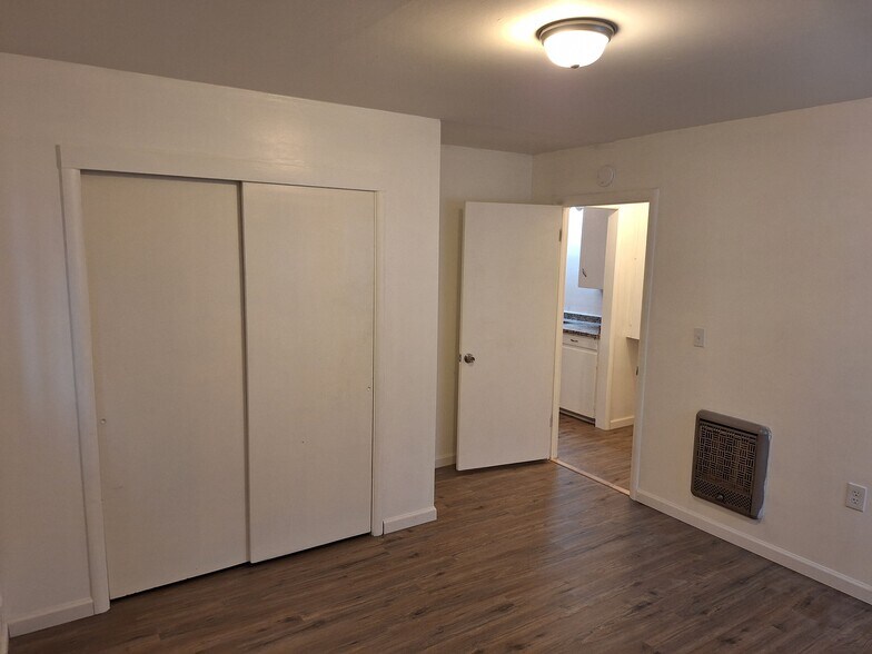 Building Photo - 521 Mary St