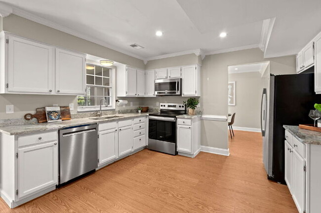 Building Photo - 2028 Wild Flower Ln