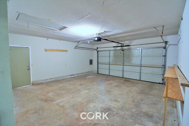 Building Photo - 708 Teal Pl