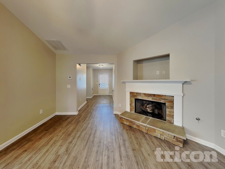 Building Photo - 640 Fairgreen Trail