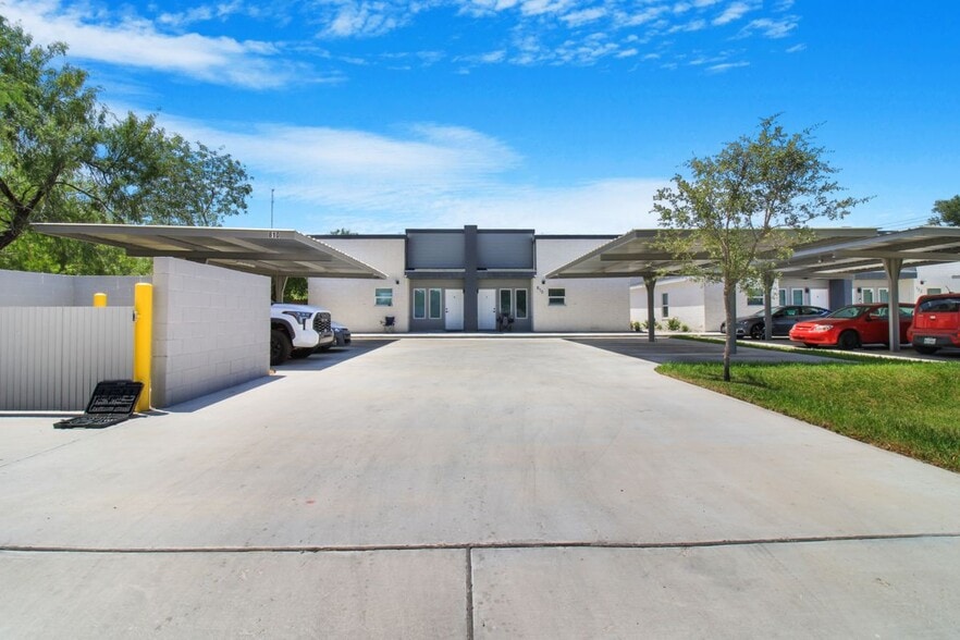 Primary Photo - 810 Athol St