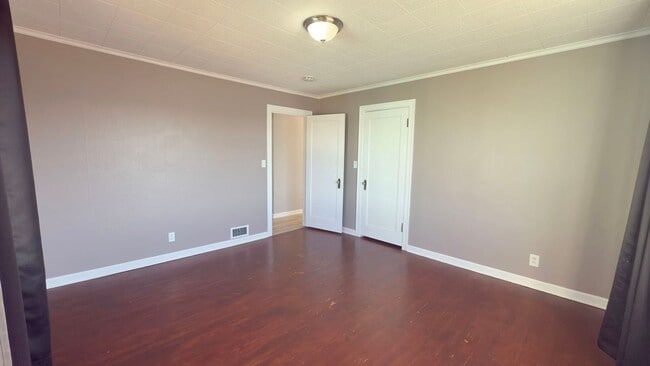 Building Photo - 627 W Marine Dr