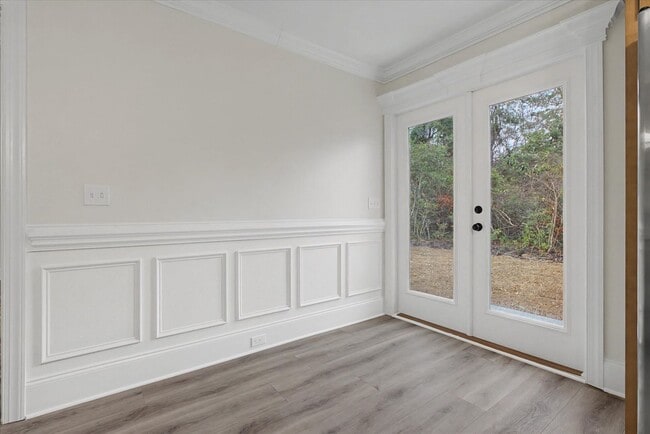 Building Photo - 4 Bedroom Home Available Now!