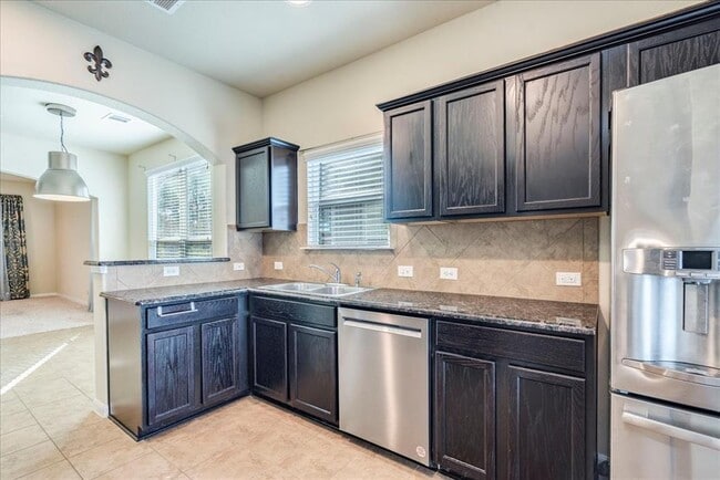 Building Photo - 512 Lookout Tree Ln