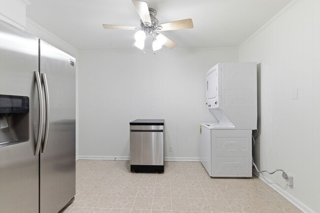 Building Photo - Crieve Hall Duplex