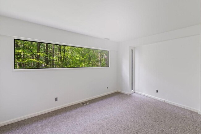 Building Photo - 1121 Dawn View Ln NW