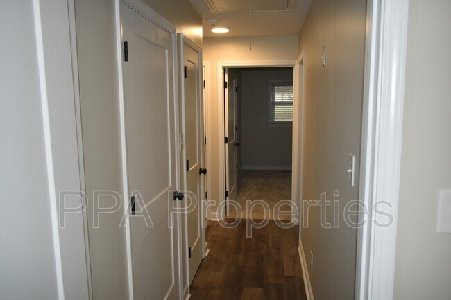 Building Photo - 2894 Willow Cove Dr