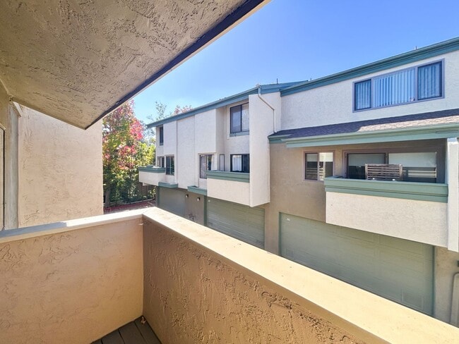 Building Photo - Beautiful 3BD/2.5BA W/ Open Floor Plan and...