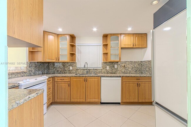 Building Photo - 121 Golden Isles Dr