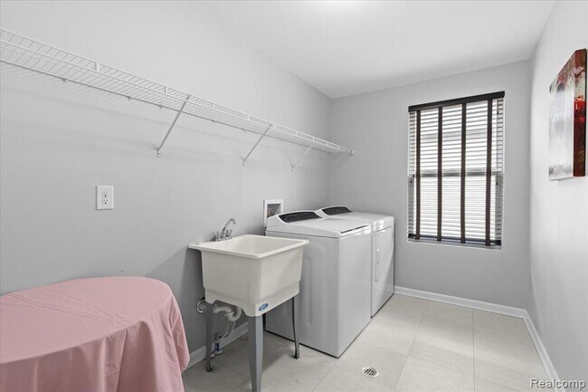 Building Photo - 49645 Hartwick Dr