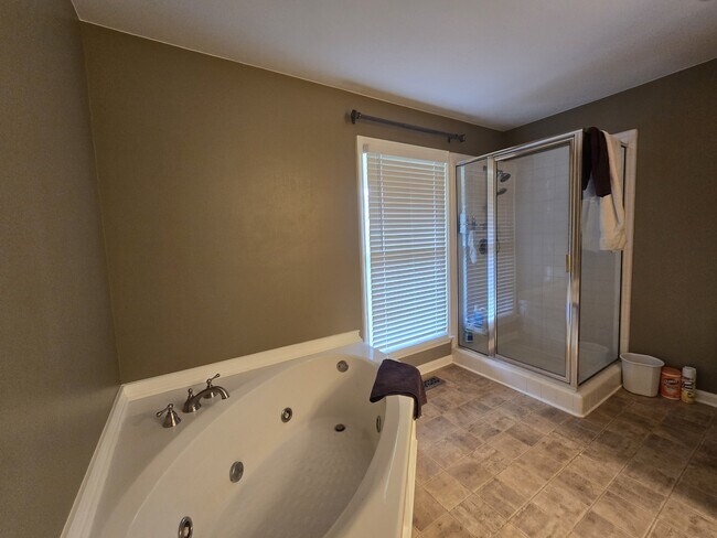 Building Photo - 232 Pebble Glen Dr