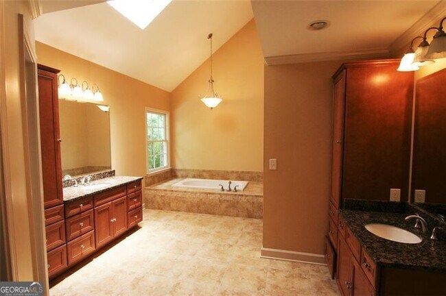 Building Photo - 3505 Sherborne Chase