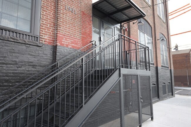 Building Photo - 1901 E Willard St