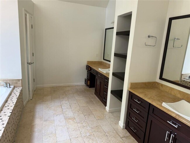 Building Photo - 305 Pilgrimage Point