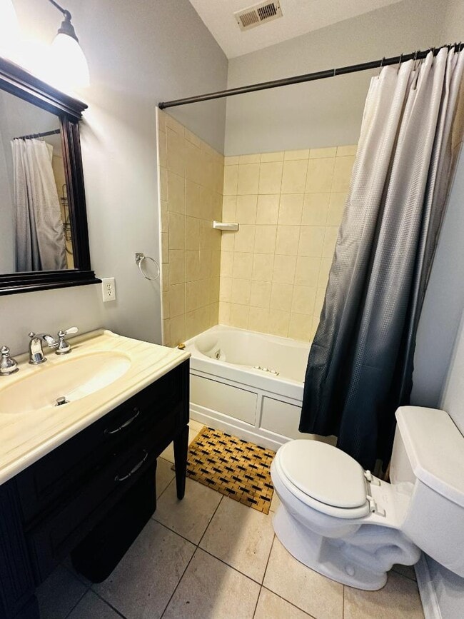 Building Photo - 2517 Foster Ave